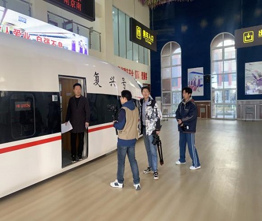 1734597822783780.jpg 高铁.jpg